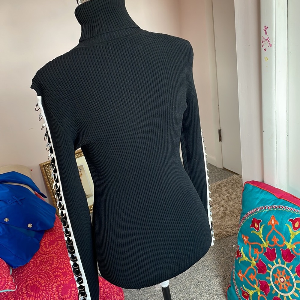 Autumn Cashmere Brand Stunning Chain embellished sleeves Turtleneck NWOT - Picture 13 of 16